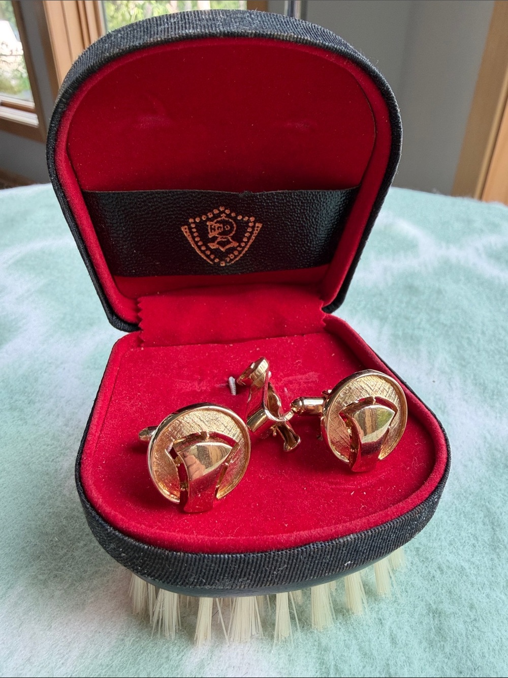 New Vintage Gold Tone Men's Cufflinks Tie Clip Set with Case / Fabric Brush